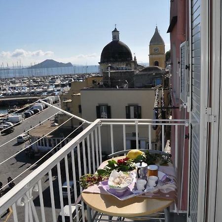Villa Casa Geltrude Al Porto à Procida Extérieur photo