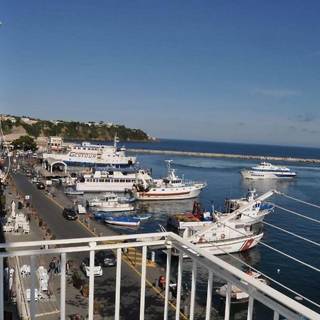 Villa Casa Geltrude Al Porto à Procida Extérieur photo