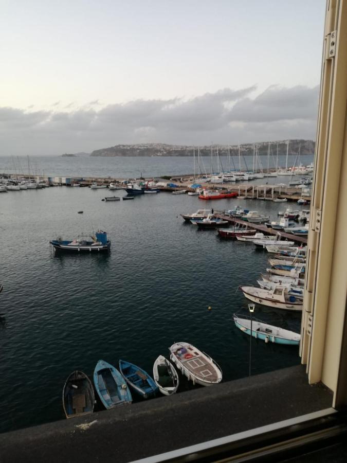 Villa Casa Geltrude Al Porto à Procida Extérieur photo