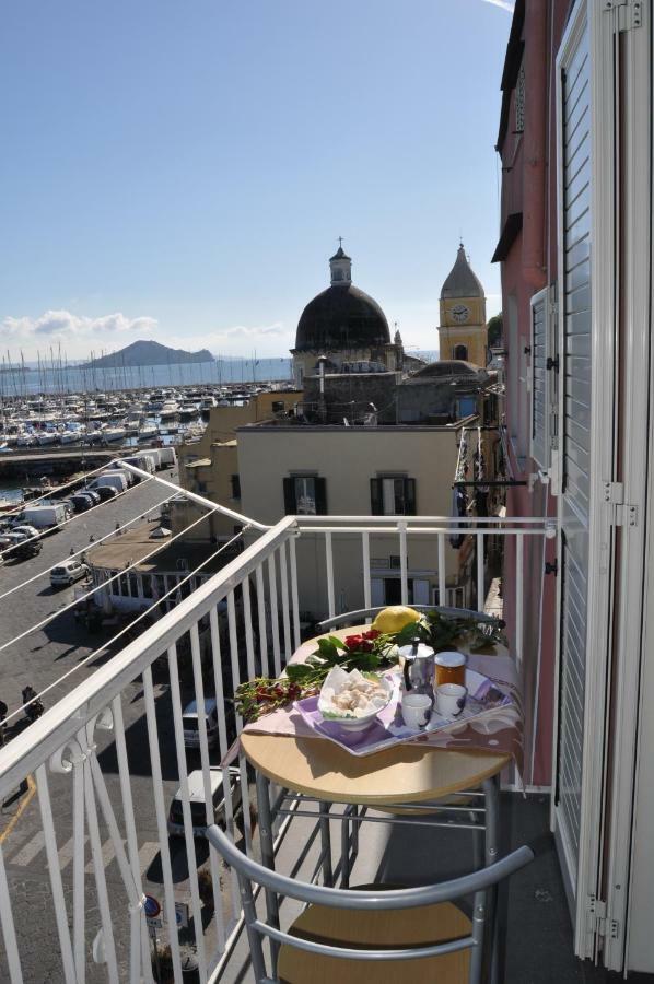 Villa Casa Geltrude Al Porto à Procida Extérieur photo