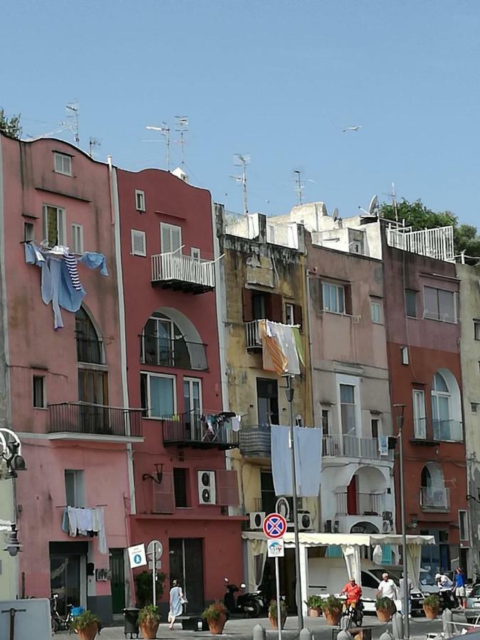 Villa Casa Geltrude Al Porto à Procida Extérieur photo