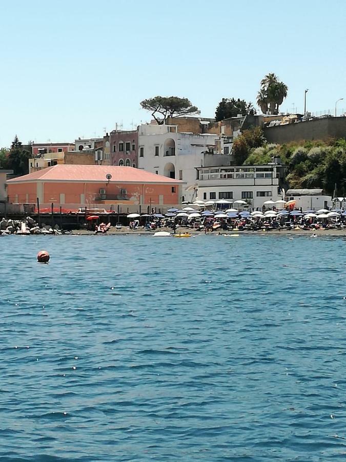 Villa Casa Geltrude Al Porto à Procida Extérieur photo