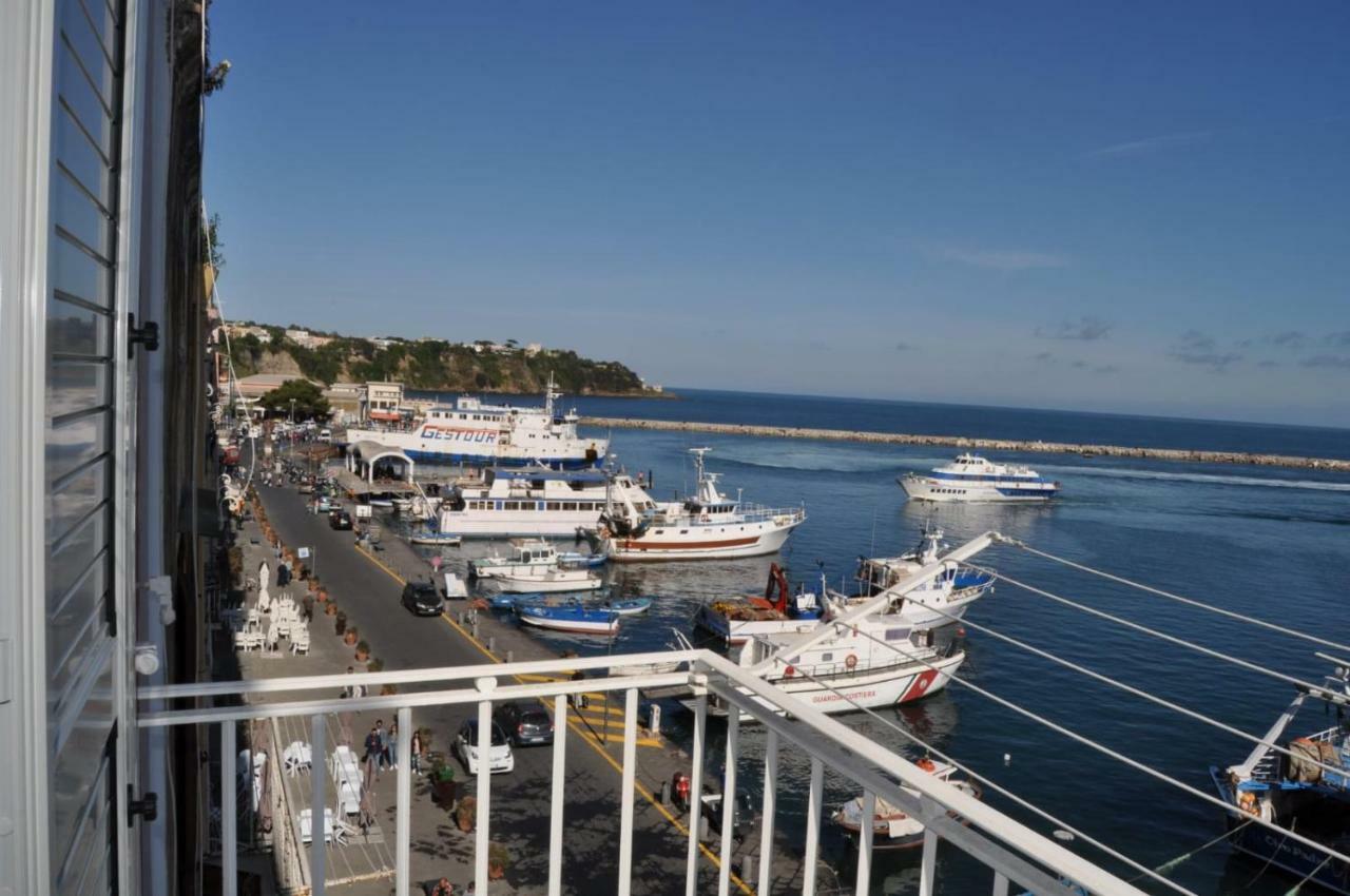 Villa Casa Geltrude Al Porto à Procida Extérieur photo