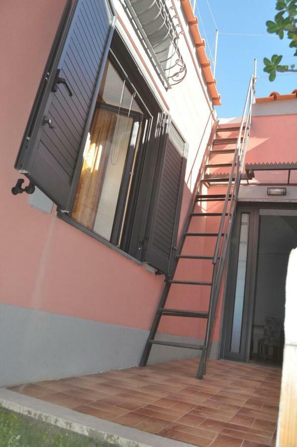 Villa Casa Geltrude Al Porto à Procida Extérieur photo